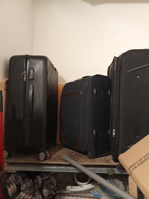 Чемоданы средниие