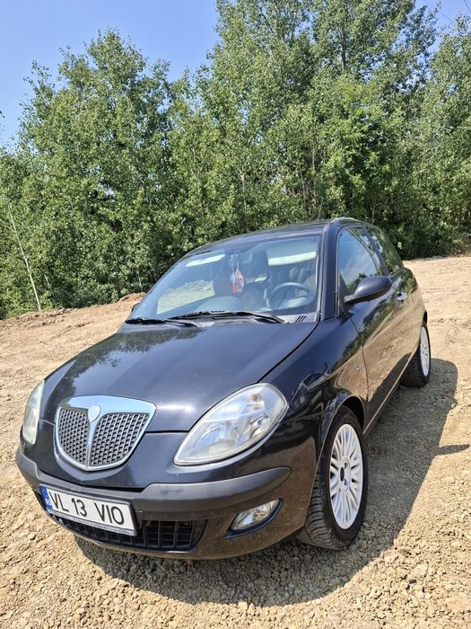 Vând Lancia Ypsilon