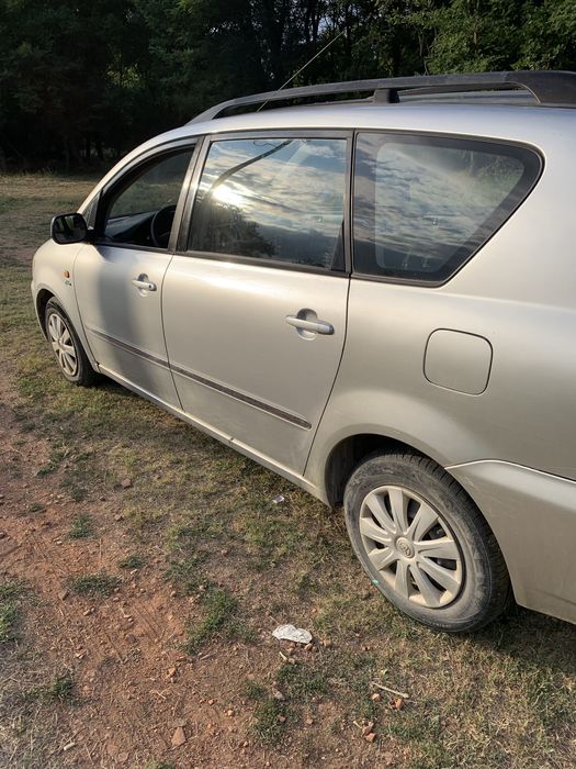 На части. Тойота Авенсис Версо, 2002 г., дизел, 2000 куб., 116 к.с