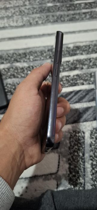 Vând sau schimb 2 telefoane s22 5g si 21 ultra5G