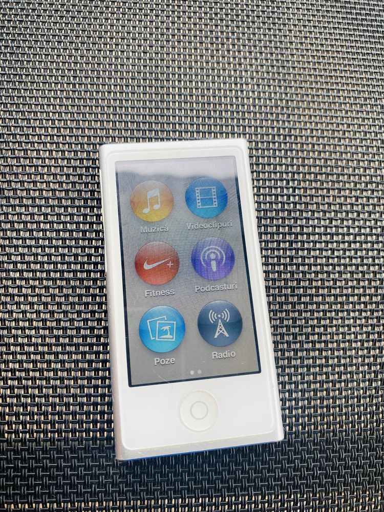 iPod Nano 7th Generation Silver 16GB A1446