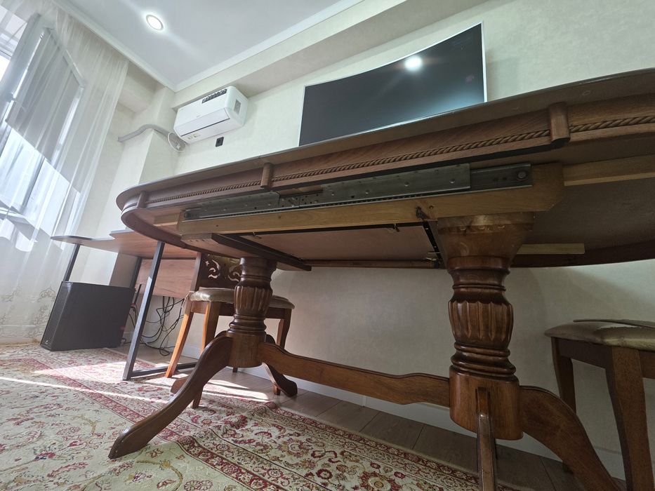 Стол со стульями