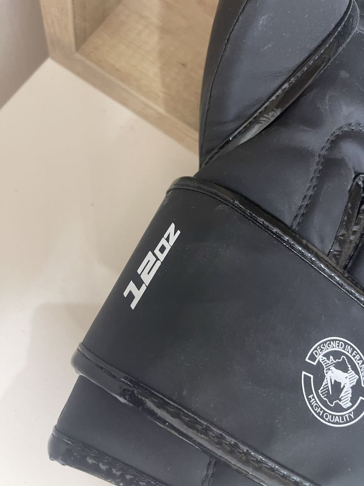 Боксови ръкавици Venum 12oz – чисто нови