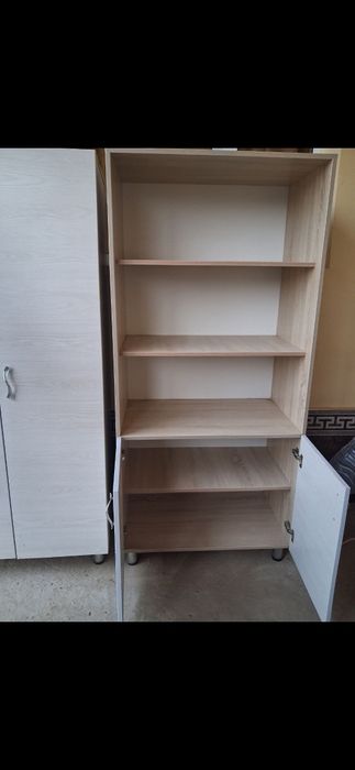 Щкафлар сотилади