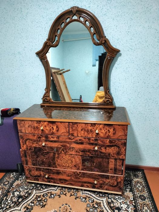 Spalni garnitur sotiladi