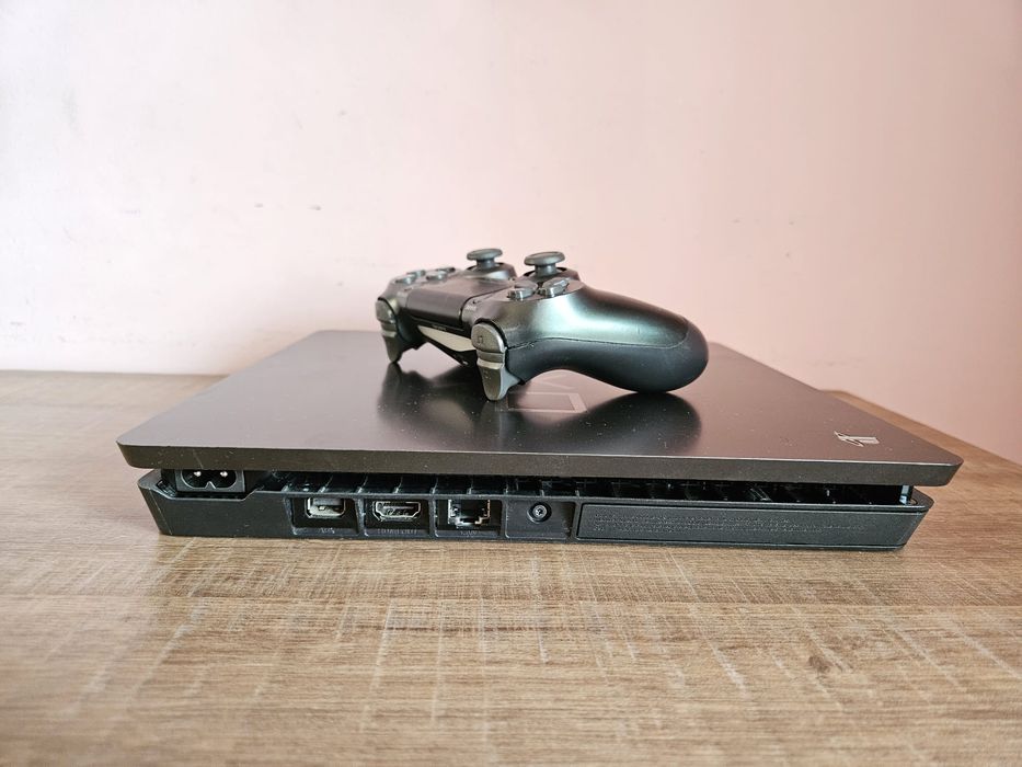 PS 4 slim + jocuri