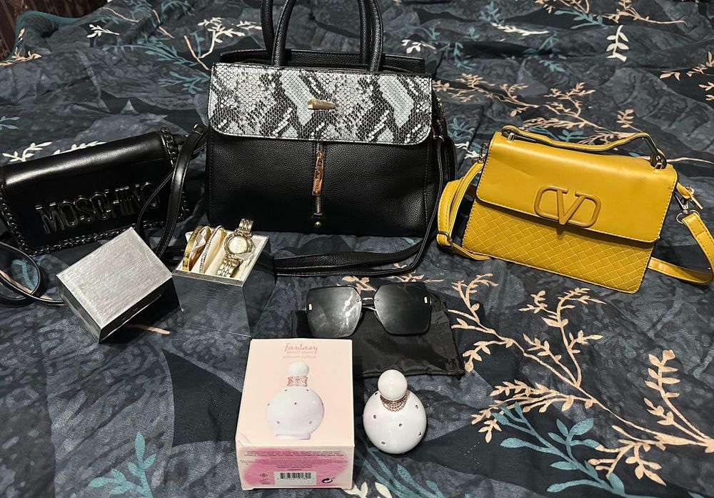 Женские сумки и духи от Бритни Спирс