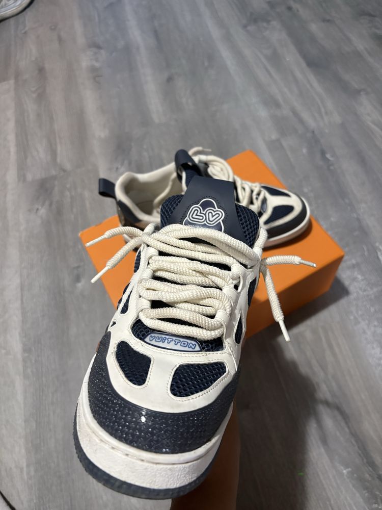 Lv skate blue and white