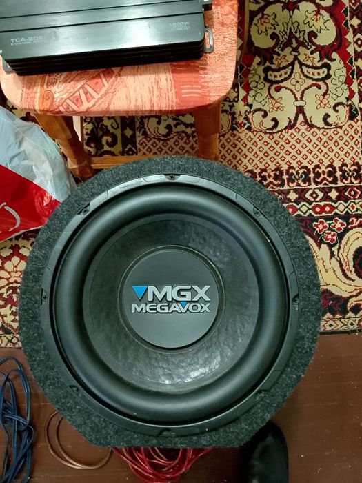 Перфектна MegaVox , 12 инчова бас каса с усилвател Thunder и кабели