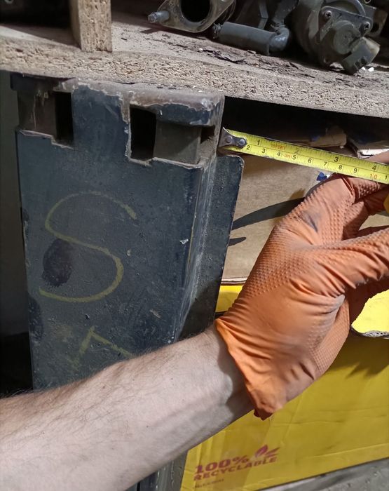 Stâlp pentru benă cu obloane pe mijloc centru, accept schimb