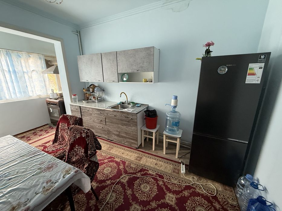 Panelniyda 2 xonali uy arenda 1 etajda joylashgan