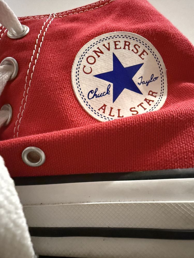Продавам нови Converse ALL STAR