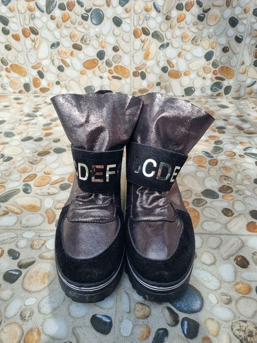 Vând ghete în stare bună