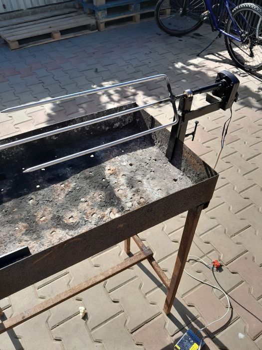 Rotisor electric pentru grătar