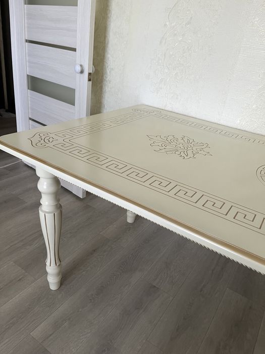 Продаю стол