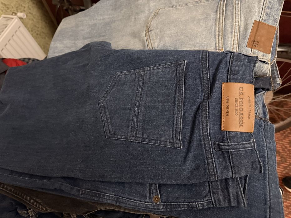 Vand blugi marimea 32/32 sau 33/34