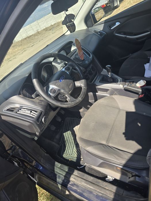 Dezmembrez  ford focus mk3 1.6 tdci hatchback  volan stanga