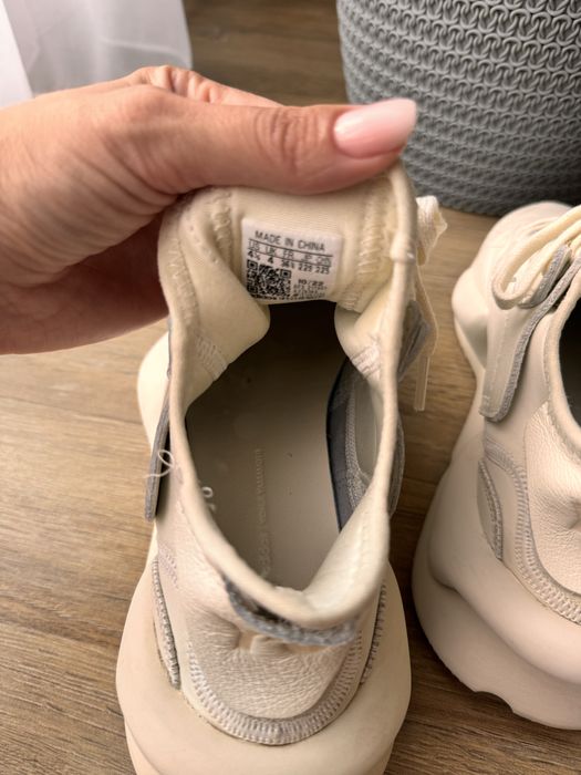 Adidasi Y-3 Kaywa