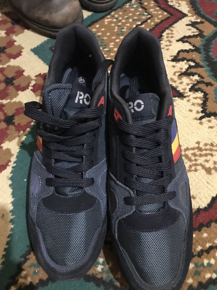 Adidași sport România.
