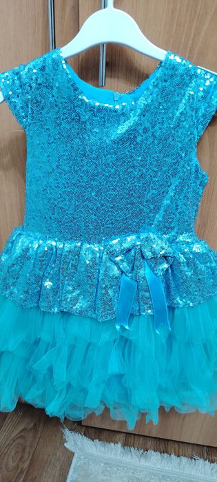 Продам платье на 6-7 лет