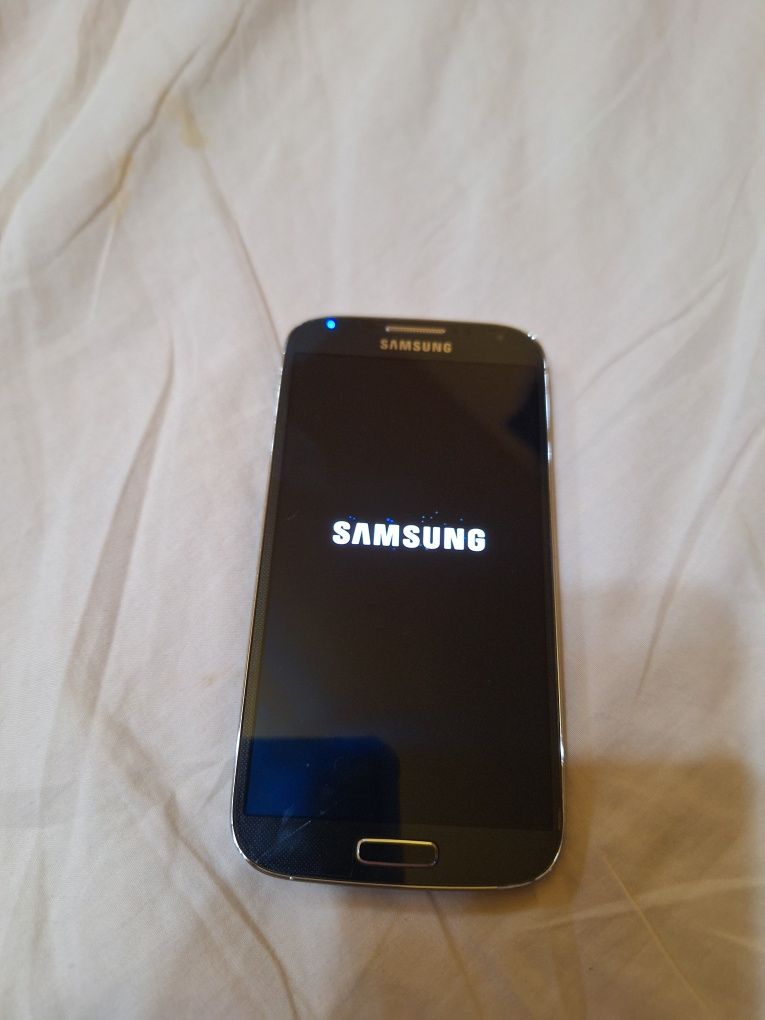 Vând telefon Samsung s4