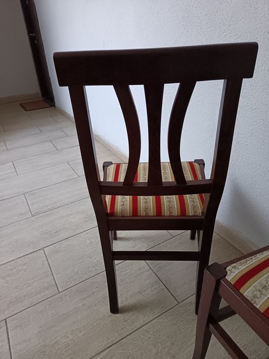 Vând 3 scaune lemn masiv