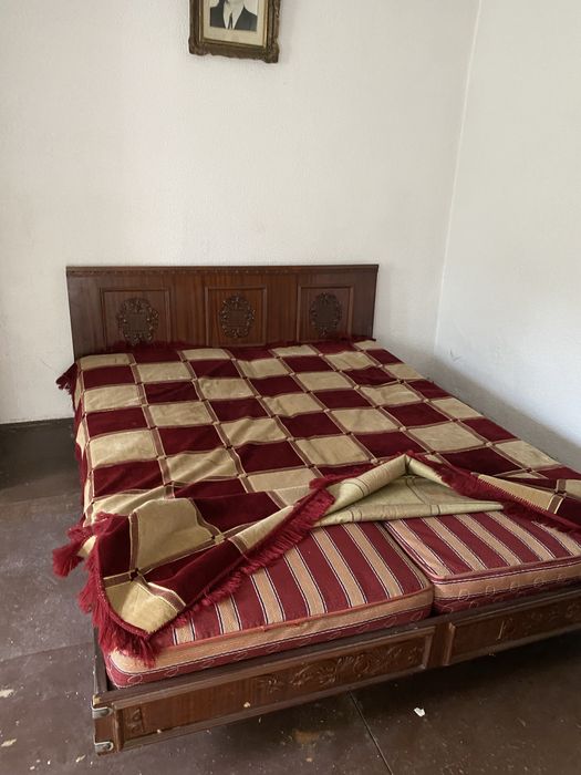 Set mobilă dormitor lemn masiv stejar – pat, sifonier, comodă