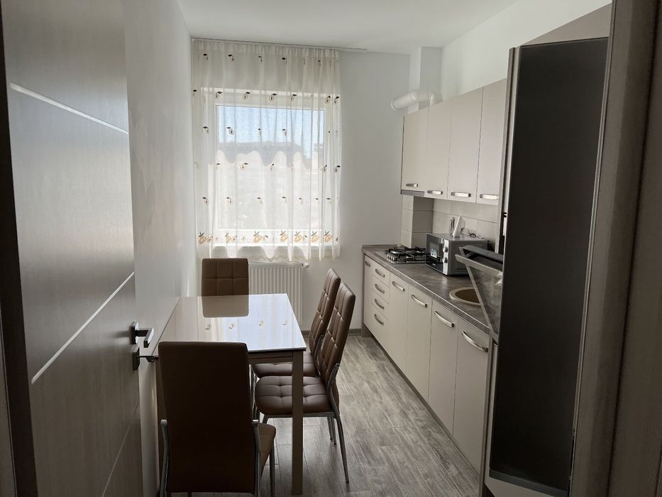 Inchiriez apartament 2 camere + parcare privata (Prima Onestilor)