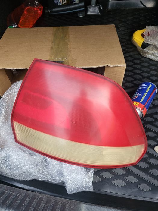 Продам стоп фар правой стороны,маслоприемник,датчики на VolkswagenPolo