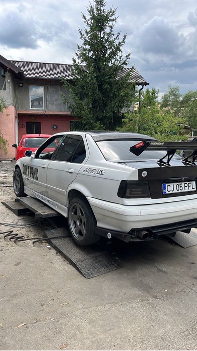 Vand sau schimb bmw e36 320i