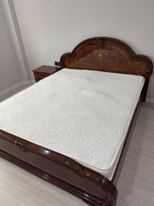 Кровать с матрасом