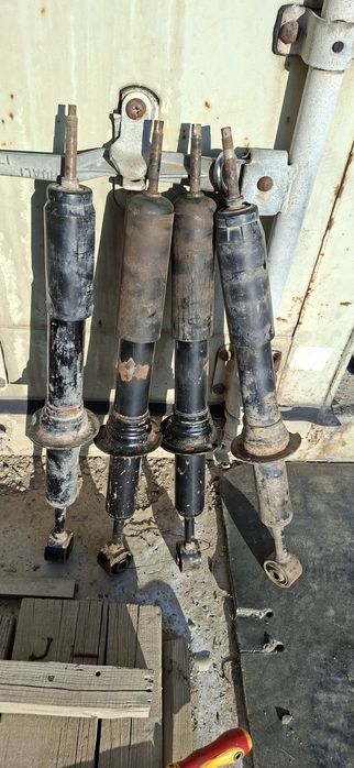 Toyota hilux амортизаторы