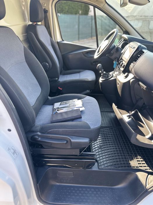 Vand Opel Vivaro 2017,ac functional,camera marsarier,pilot,senzori