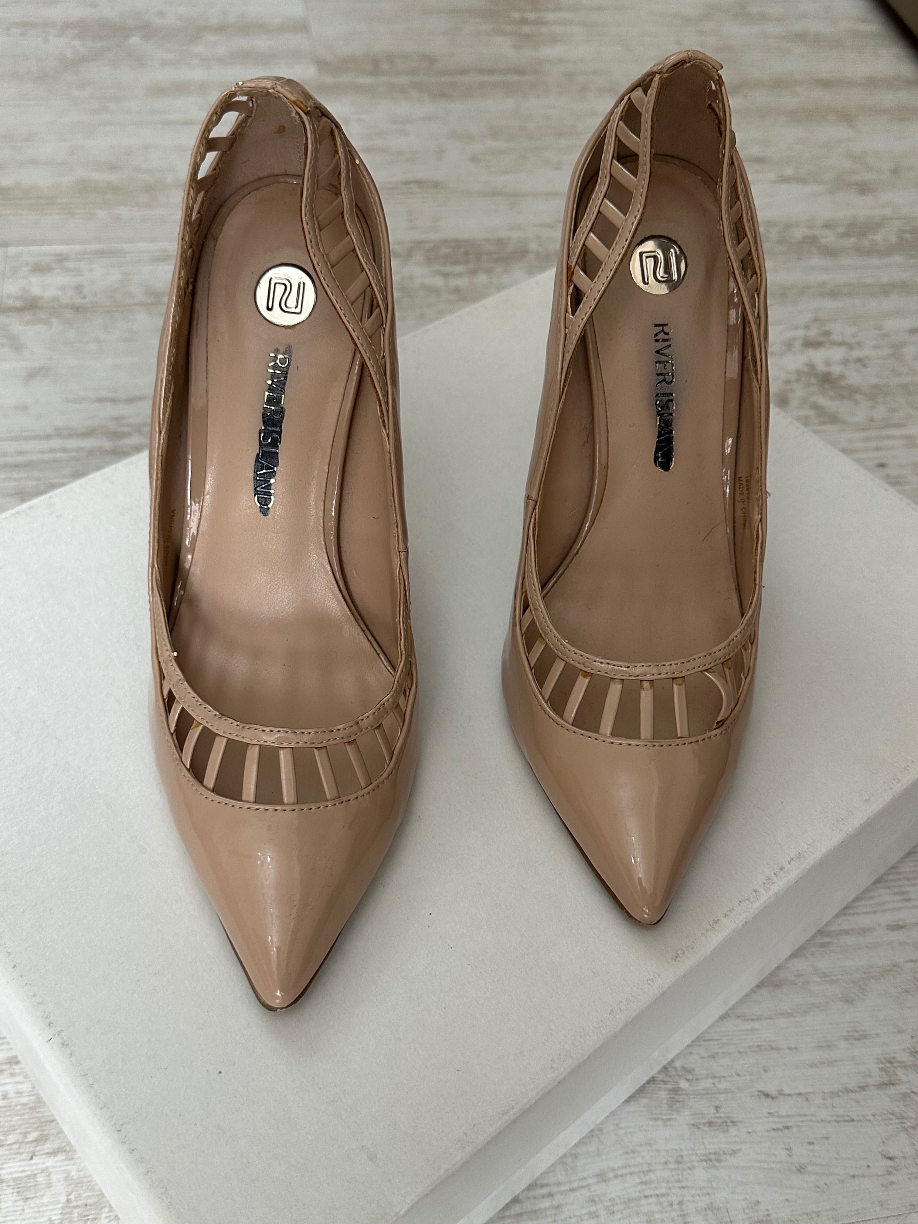 Бежови обувки River Island