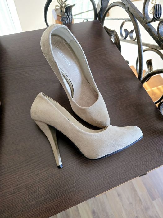 Pantofi bej cu toc