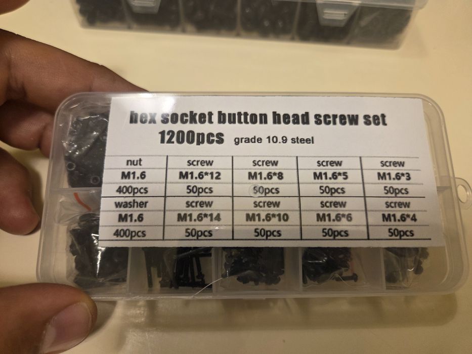 Suruburi si piulite 1.6 mm