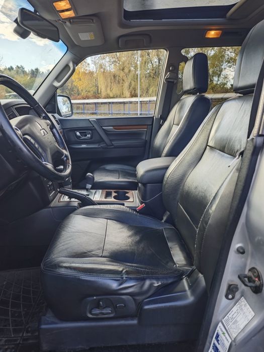 Mitsubishi Pajero Mk4 unic proprietar de nouă