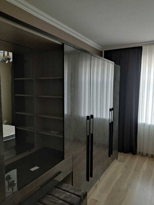 Евродом вдоль дороги,можно под отель