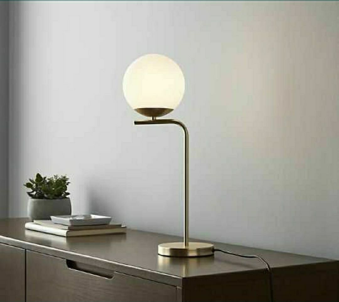 Lampa eleganta pt noptiera