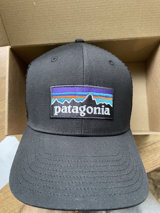 Шапка Patagonia P-6 Logo Trucker Hat