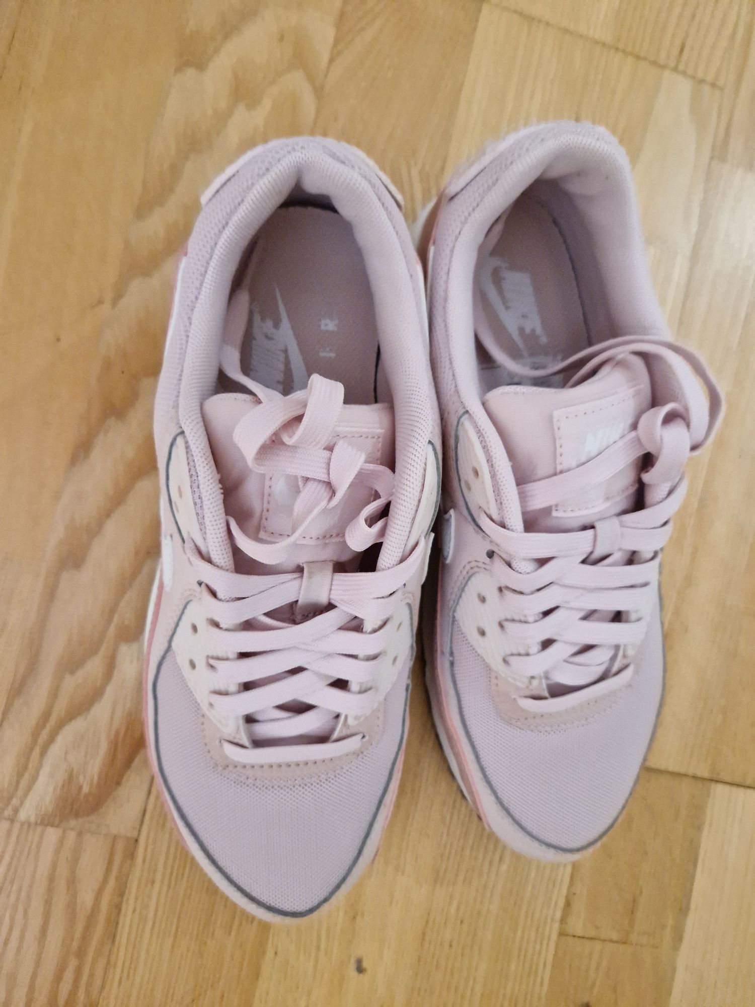 Продавам дамски Air max 90 pink