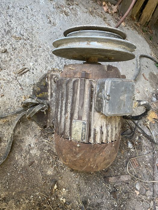 Motor electric trifazic