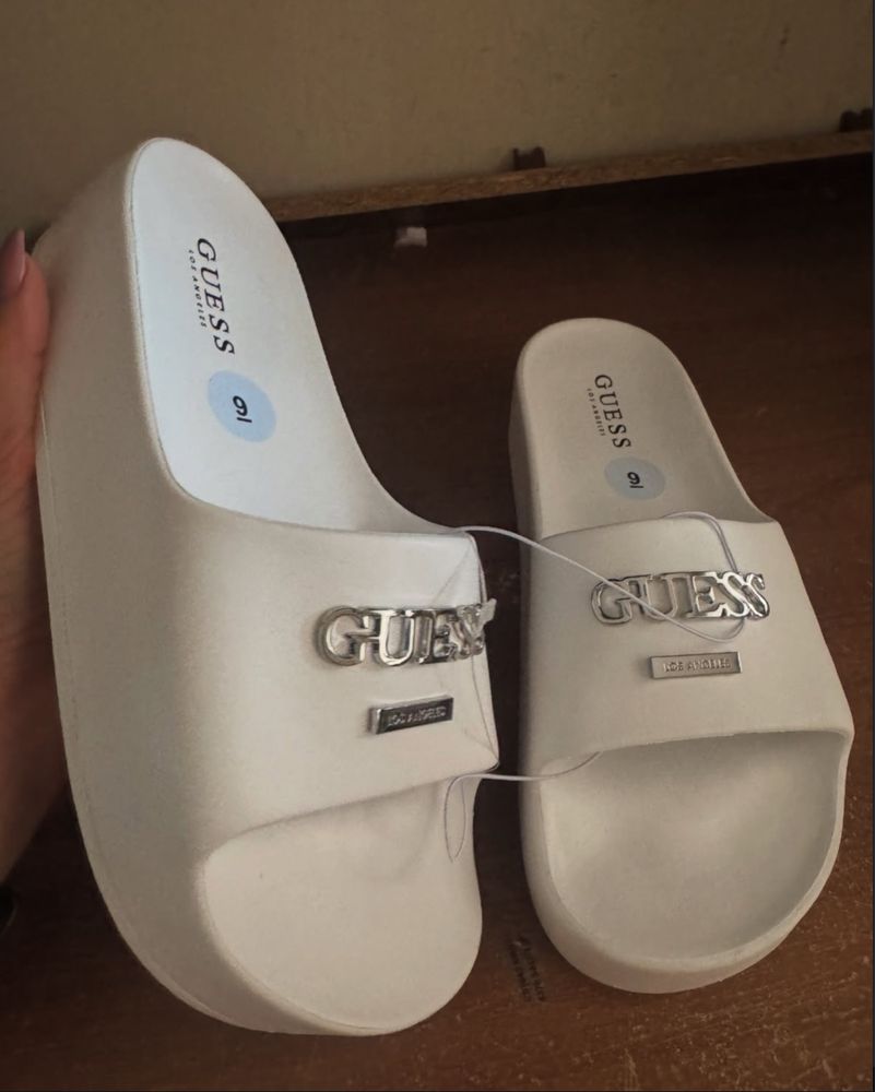 Чисто нови чехли на guess
