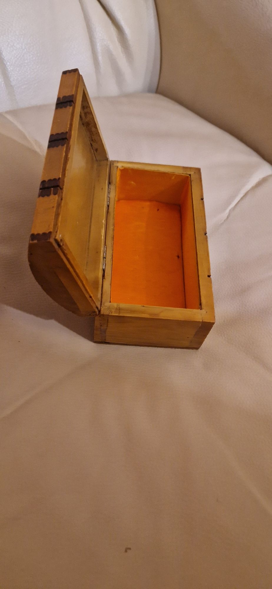Стара дървена кутия за бижута