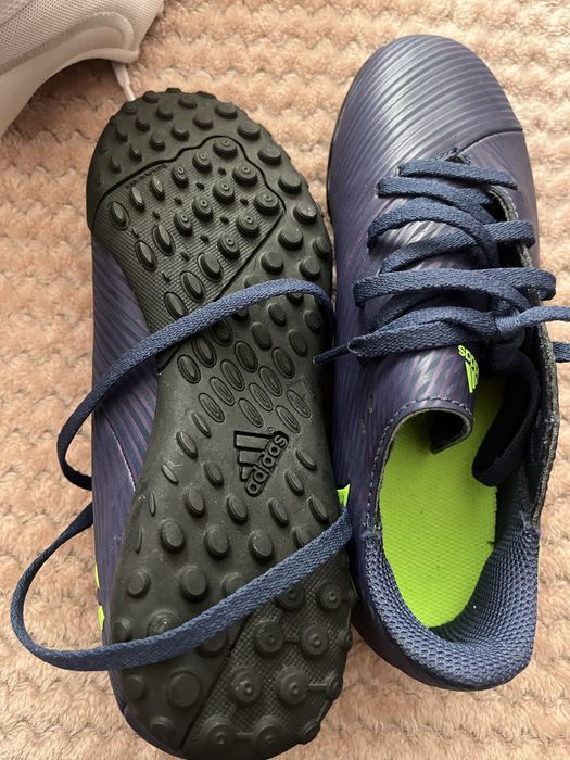 Маратонки Nike и Adidas