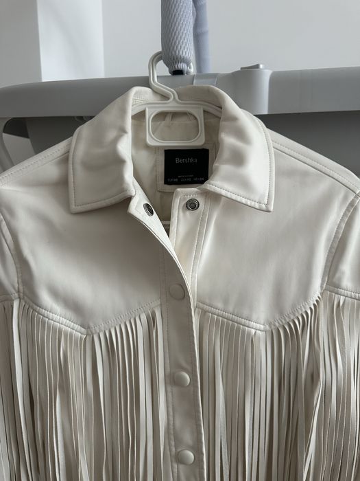 Бяло кожено яке с ресни