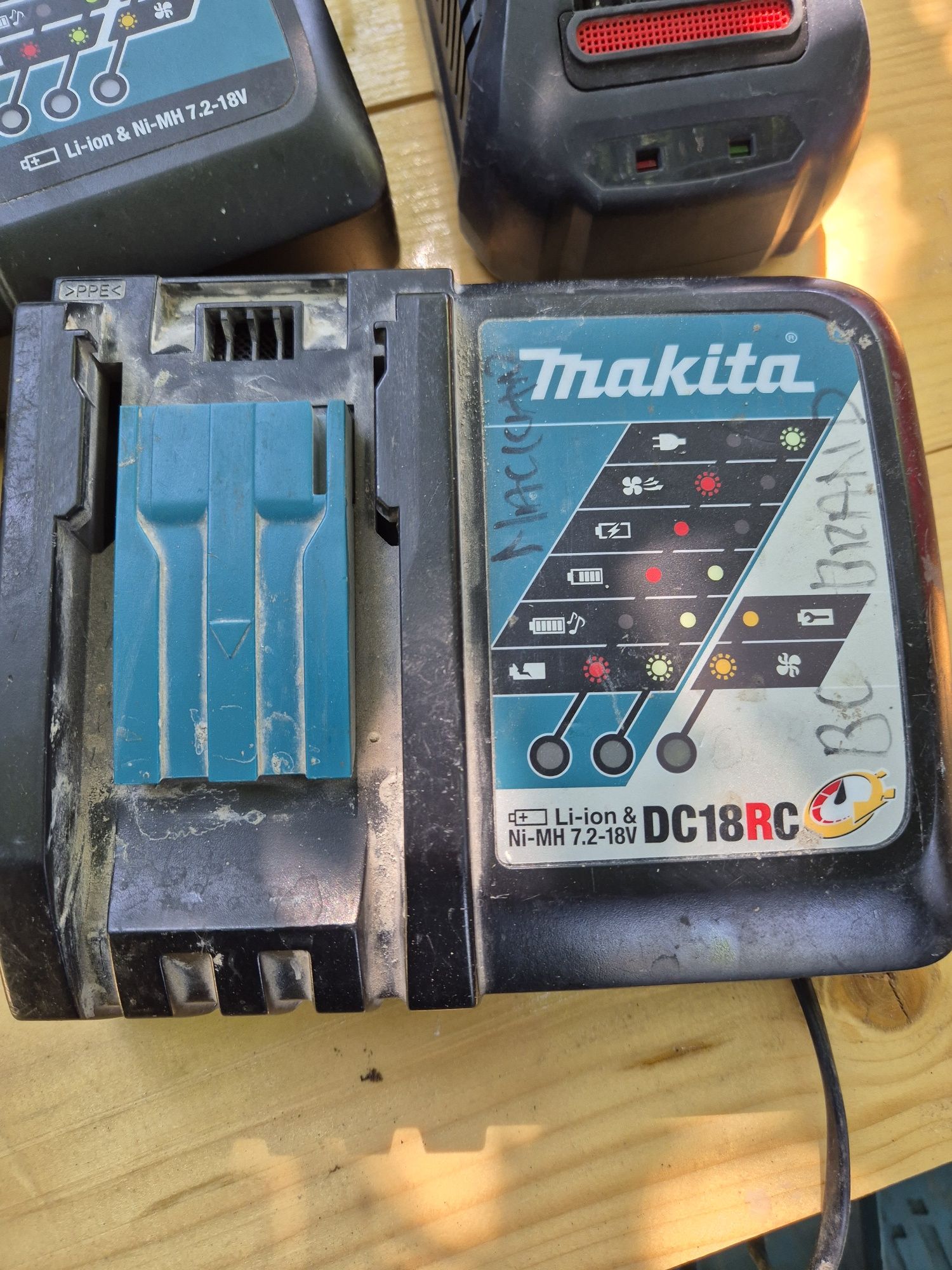 Incarcatoare makita și bosch 18v li-ion.