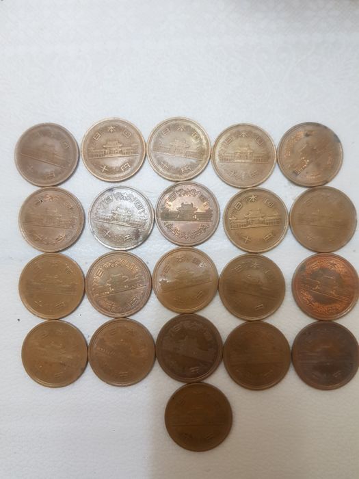 Монеты Японии 10иены,разных лет,большая коллекция состояние хорошее,зв