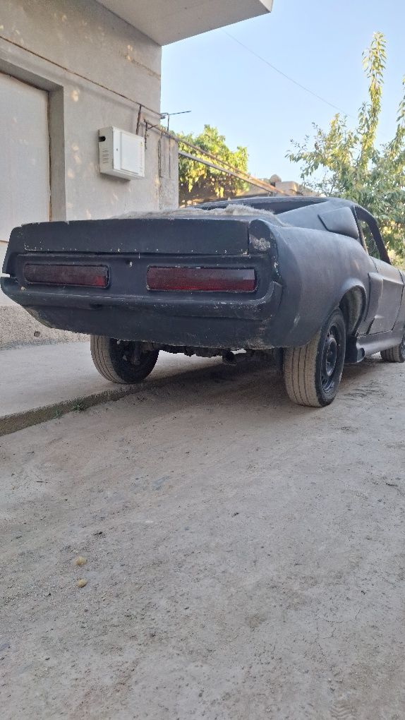 Mustang peredelenni iz Toyota crown