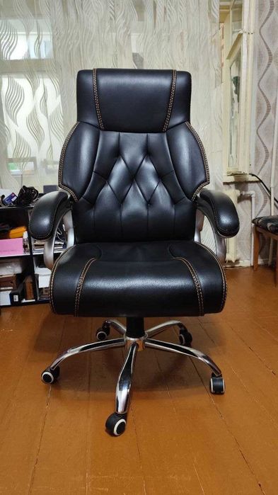 Офисное кресло в идеальном состоянии